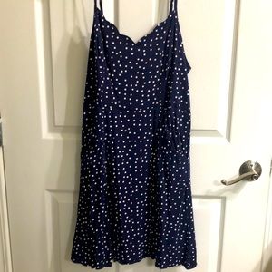 Fun polka dot summer dress. Size Large. Cute pockets w/ scalloped edges.